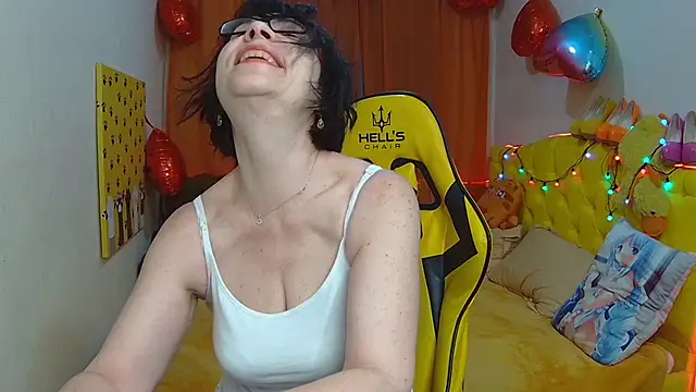 Snapshot of SandraHormas chatting on 03/03/25, 07:32 SandraHormas online show from 03/03/25, 07:32