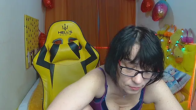 Snapshot of SandraHormas chatting on 03/04/25, 04:52 SandraHormas online show from 03/04/25, 04:52