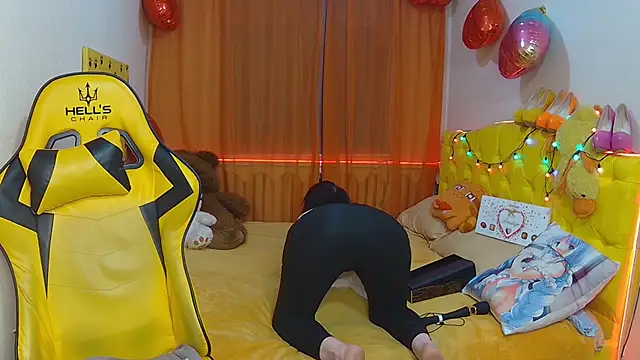 Snapshot of SandraHormas chatting on 03/05/25, 02:12 SandraHormas online show from 03/05/25, 02:12