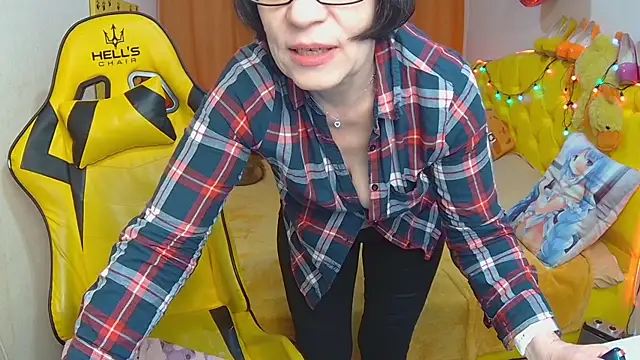 Snapshot of SandraHormas chatting on 03/10/25, 05:18 SandraHormas online show from 03/10/25, 05:18