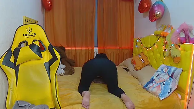 Snapshot of SandraHormas chatting on 03/17/25, 11:21 SandraHormas online show from 03/17/25, 11:21