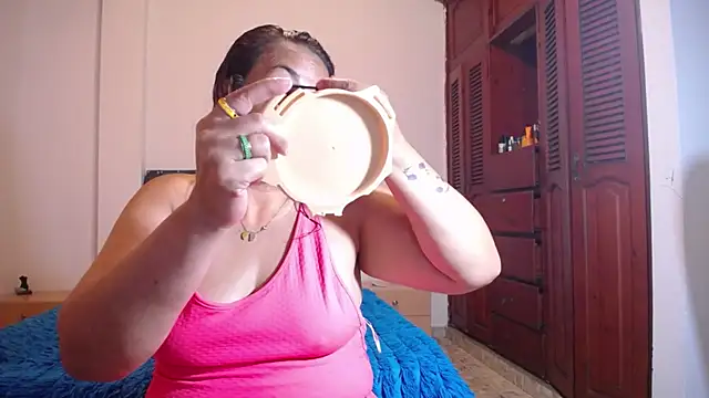 Snapshot of sofiamature01 chatting on 09/28/25, 06:46 sofiamature01 online show from 09/28/25, 06:46