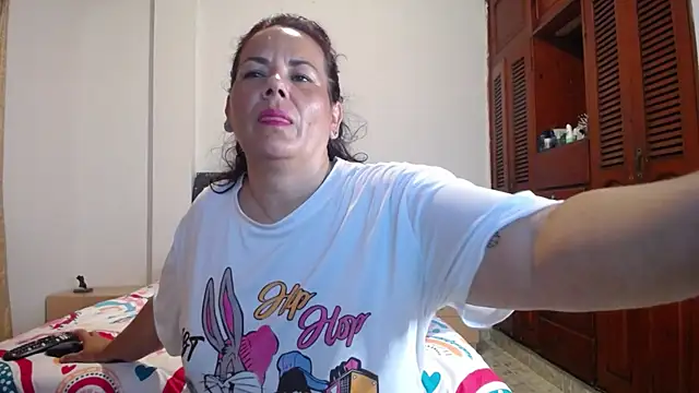 Snapshot of sofiamature01 chatting on 11/04/25, 11:15 sofiamature01 online show from 11/04/25, 11:15