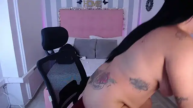 Snapshot of Lunna_boobs chatting on 10/15/25, 04:12 Lunna boobs online show from 10/15/25, 04:12