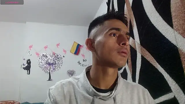 Snapshot of maria_and_angel chatting on 12/22/24, 01:12 maria and angel online show from 12/22/24, 01:12