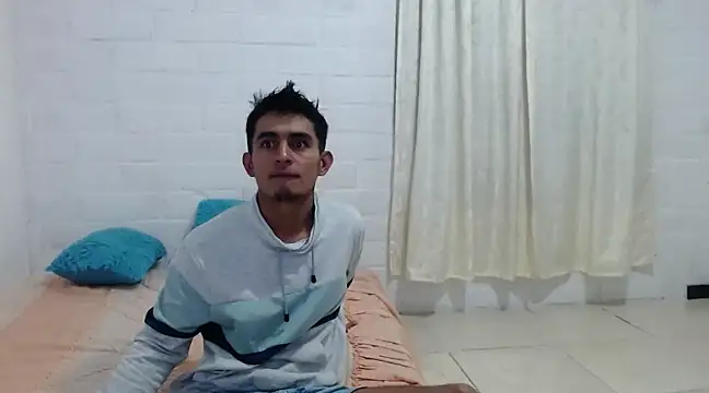 Snapshot of maria_and_angel chatting on 01/31/25, 01:33 maria and angel online show from 01/31/25, 01:33