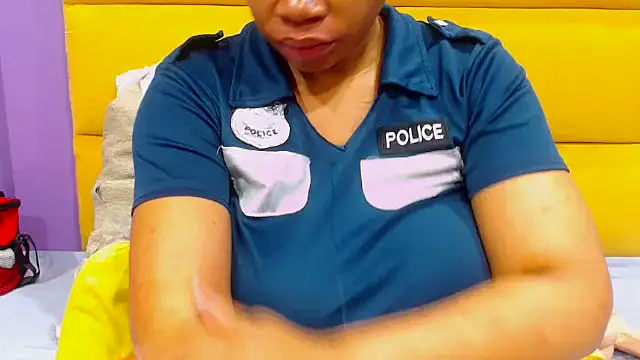 Snapshot of YELLOWBUSTYMELLONS chatting on 10/01/25, 07:25 YELLOWBUSTYMELLONS online show from 10/01/25, 07:25