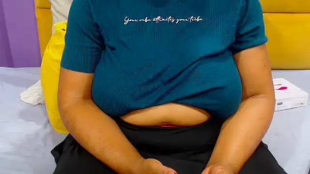 Snapshot of YELLOWBUSTYMELLONS chatting on 10/13/25, 05:29 YELLOWBUSTYMELLONS online show from 10/13/25, 05:29