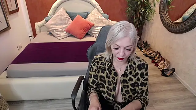 MeAmandaX online show from 01/04/25, 07:55