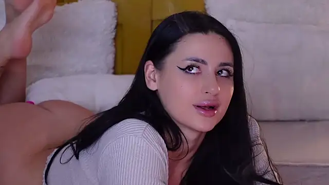 Snapshot of RanyaHermes chatting on 11/17/25, 10:48 RanyaHermes online show from 11/17/25, 10:48