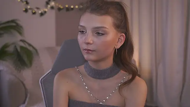 Snapshot of CindyGarrison chatting on 10/13/25, 12:10 CindyGarrison online show from 10/13/25, 12:10