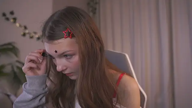 Snapshot of CindyGarrison chatting on 10/19/25, 12:55 CindyGarrison online show from 10/19/25, 12:55