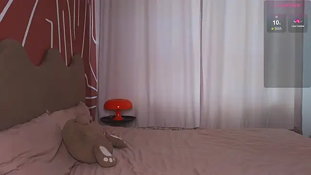 Snapshot of EvaCroan chatting on 11/07/25, 07:41 EvaCroan online show from 11/07/25, 07:41