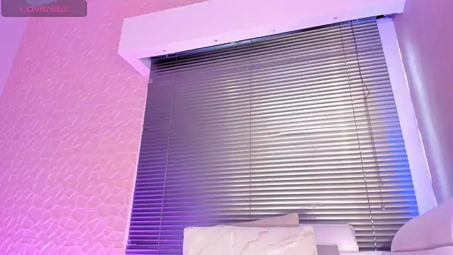 LaiilyBell12 online show from 05/14/26, 08:04
