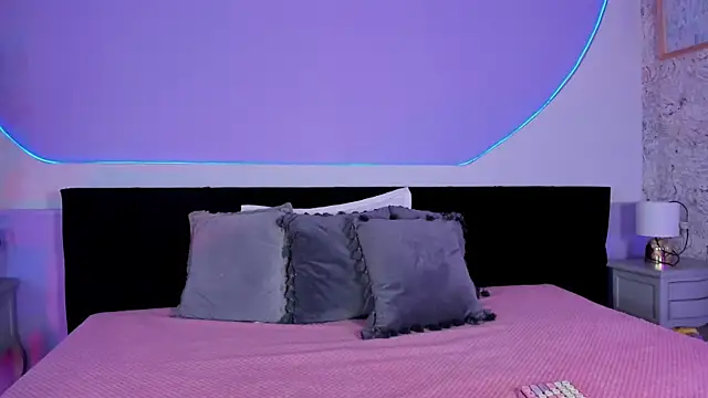 Julieta Cortes   online show from 12/05/25, 12:14