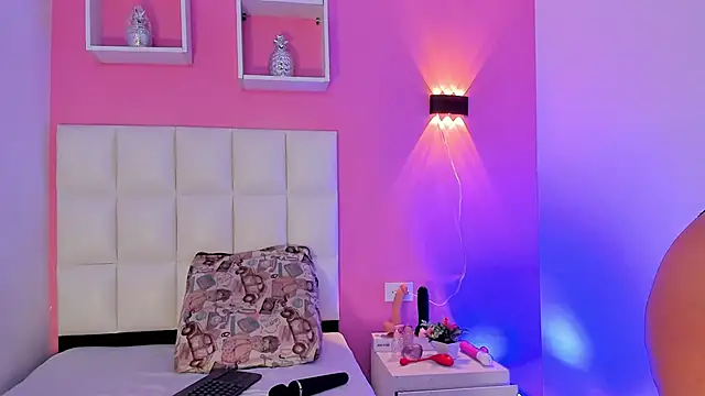 Snapshot of Alanna_hot3 chatting on 11/16/25, 11:38 Alanna hot3 online show from 11/16/25, 11:38