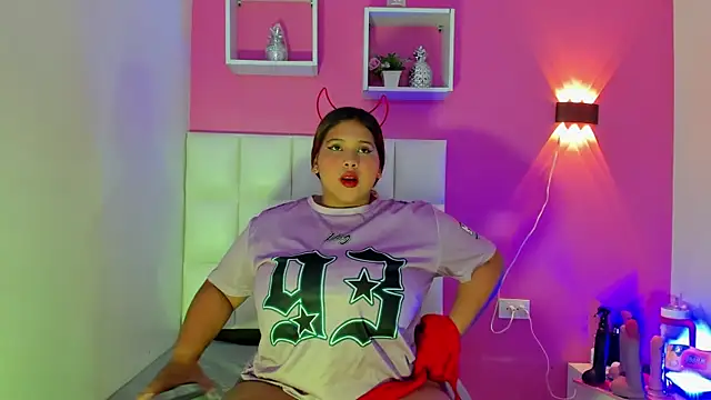 Alanna hot3 online show from 06/20/26, 07:38