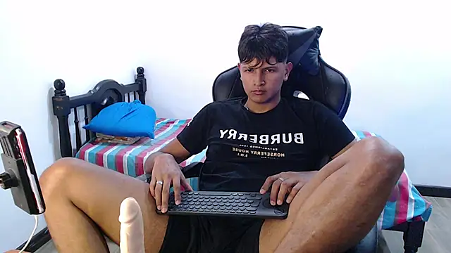 alex 245711 online show from 11/20/25, 07:35