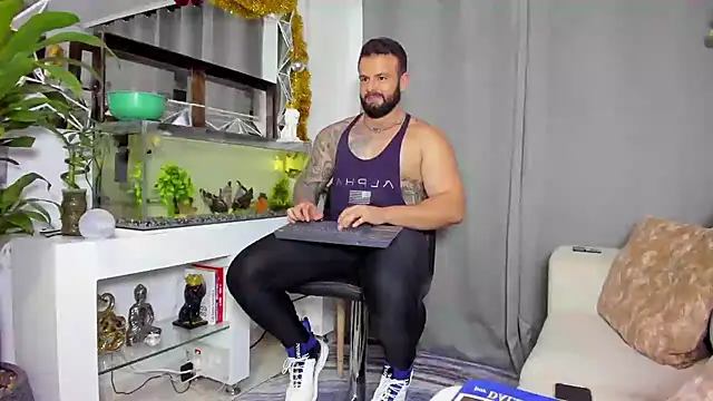 Snapshot of Johnnygrayson1 chatting on 12/18/24, 12:21 Johnnygrayson1 online show from 12/18/24, 12:21