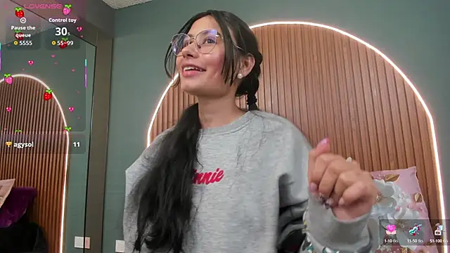 Snapshot of NayeCloud chatting on 10/14/25, 03:40 NayeCloud online show from 10/14/25, 03:40