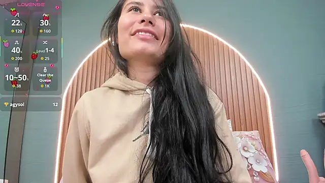 Snapshot of NayeCloud chatting on 10/15/25, 03:39 NayeCloud online show from 10/15/25, 03:39