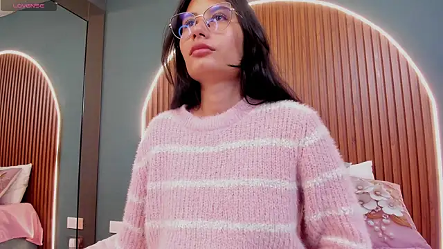 Snapshot of NayeCloud chatting on 10/17/25, 03:42 NayeCloud online show from 10/17/25, 03:42