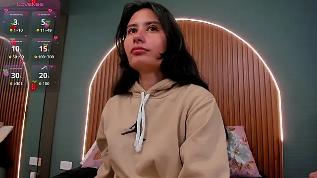 Snapshot of NayeCloud chatting on 10/30/25, 04:03 NayeCloud online show from 10/30/25, 04:03