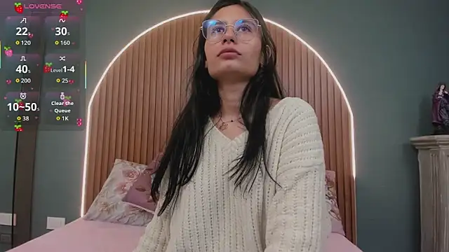 Snapshot of NayeCloud chatting on 11/15/25, 03:59 NayeCloud online show from 11/15/25, 03:59