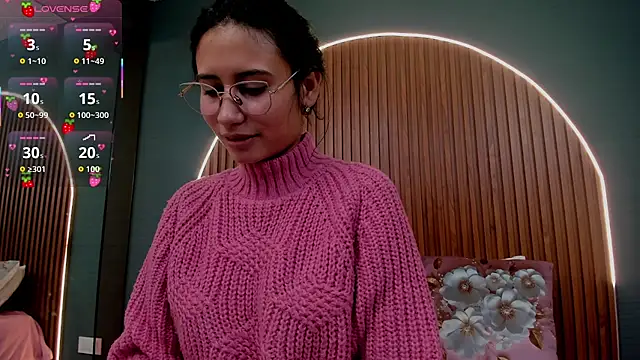 Snapshot of NayeCloud chatting on 11/19/25, 03:39 NayeCloud online show from 11/19/25, 03:39