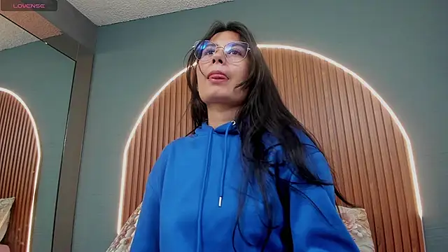 Snapshot of NayeCloud chatting on 11/20/25, 03:39 NayeCloud online show from 11/20/25, 03:39