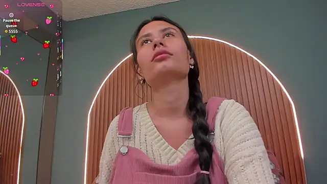 Snapshot of NayeCloud chatting on 11/30/25, 03:32 NayeCloud online show from 11/30/25, 03:32