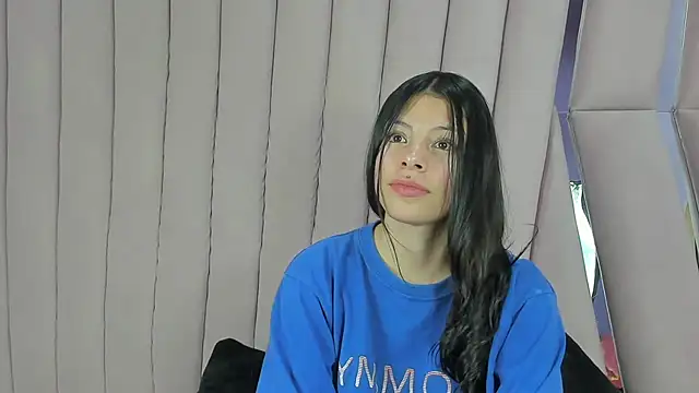 Snapshot of Sasha_Petitte chatting on 10/09/25, 04:43 Sasha Petitte online show from 10/09/25, 04:43