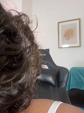 aleja montiel   online show from 06/11/26, 02:53