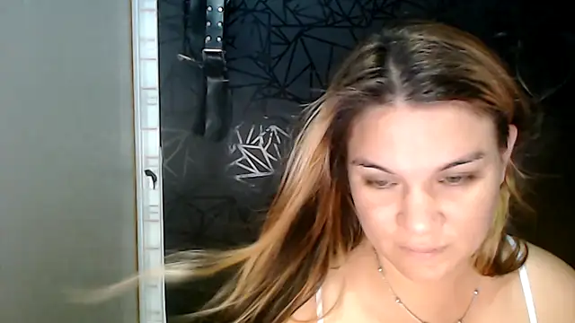 Snapshot of love_and_Lust chatting on 10/10/25, 05:56 love and Lust online show from 10/10/25, 05:56