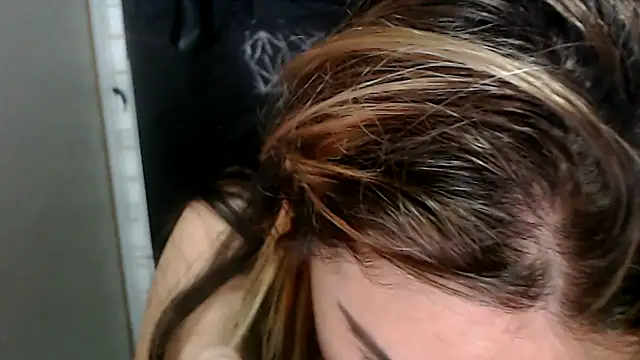 Snapshot of love_and_Lust chatting on 10/15/25, 02:06 love and Lust online show from 10/15/25, 02:06