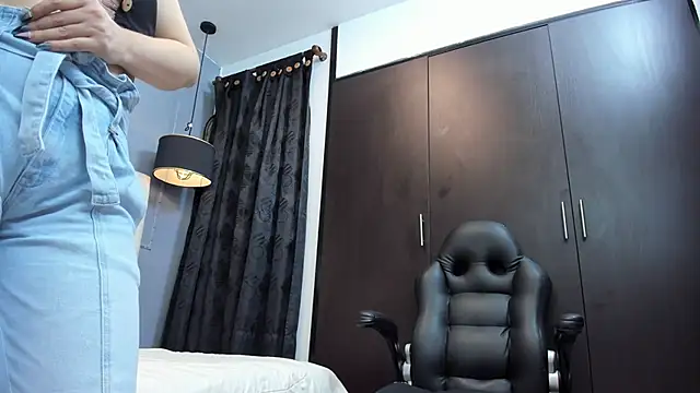 Dania moore  online show from 01/23/25, 10:01