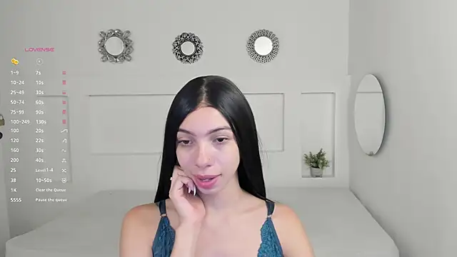 SusanRoss8 online show from 02/02/25, 12:02