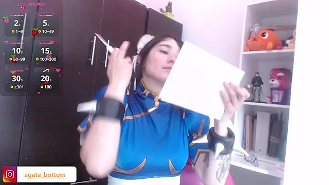 Snapshot of NewAgatha_Bolton chatting on 12/14/24, 10:39 NewAgatha Bolton online show from 12/14/24, 10:39