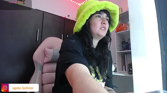 Snapshot of NewAgatha_Bolton chatting on 01/09/25, 12:57 NewAgatha Bolton online show from 01/09/25, 12:57