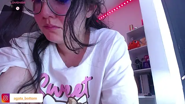 Snapshot of NewAgatha_Bolton chatting on 01/10/25, 04:22 NewAgatha Bolton online show from 01/10/25, 04:22