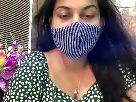HaaniKaur online show from 03/11/25, 07:58