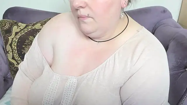 fashiona online show from 10/25/25, 09:42