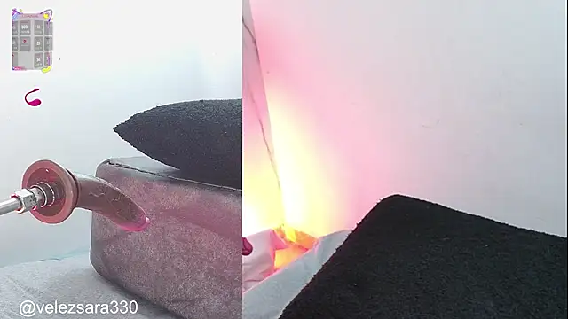 Snapshot of sara_smith45 chatting on 09/23/25, 10:40 sara smith45 online show from 09/23/25, 10:40