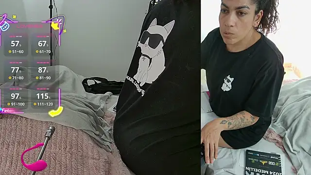 Snapshot of sara_smith45 chatting on 09/29/25, 07:51 sara smith45 online show from 09/29/25, 07:51