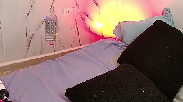 Snapshot of sara_smith45 chatting on 10/22/25, 10:20 sara smith45 online show from 10/22/25, 10:20