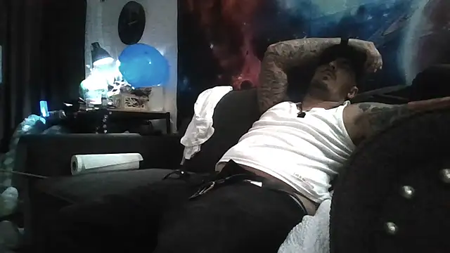 Snapshot of Antoniothedon chatting on 06/13/26, 10:02 Antoniothedon online show from 06/13/26, 10:02