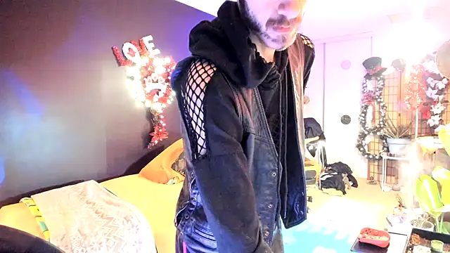 Snapshot of leatherz69 chatting on 02/24/25, 06:16 leatherz69 online show from 02/24/25, 06:16