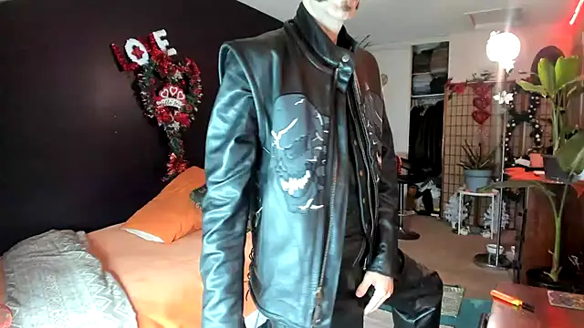 Snapshot of leatherz69 chatting on 03/05/25, 03:07 leatherz69 online show from 03/05/25, 03:07