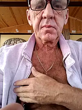 Snapshot of Freddy1962 chatting on 12/19/24, 05:29 Freddy1962 online show from 12/19/24, 05:29