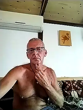 Snapshot of Freddy1962 chatting on 02/04/25, 03:04 Freddy1962 online show from 02/04/25, 03:04